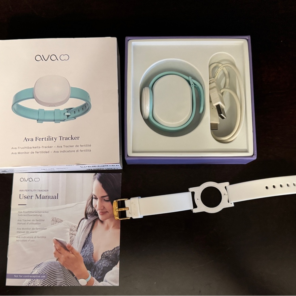 Ava Fertility Tracker with White and Teal Band